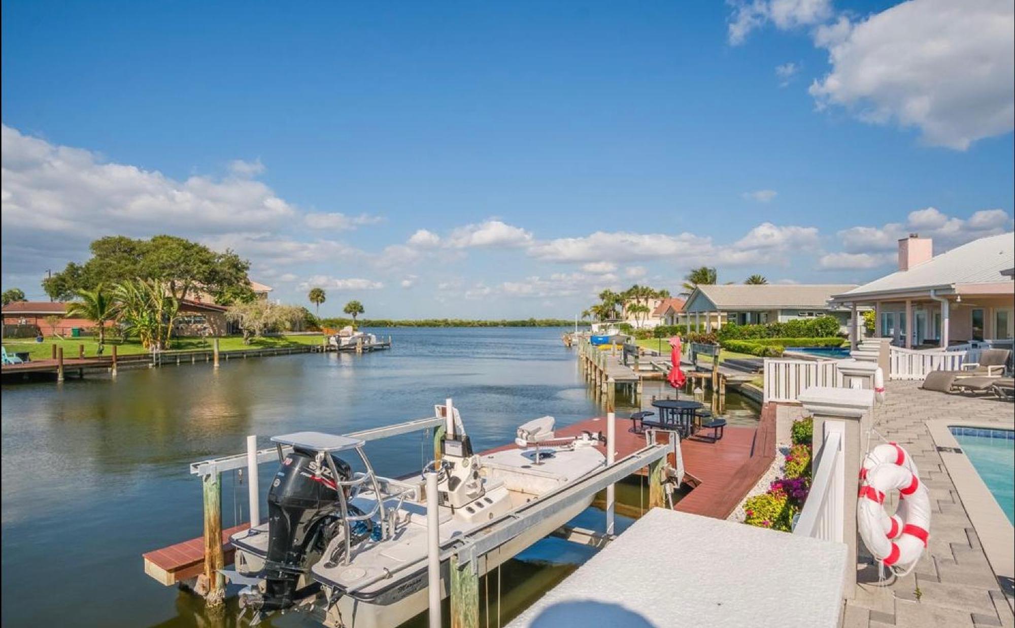 Dolphin Cove In Cocoa Beach Fl Екстериор снимка